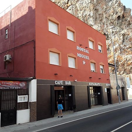 Hostal Miguel Calahonda Exterior photo
