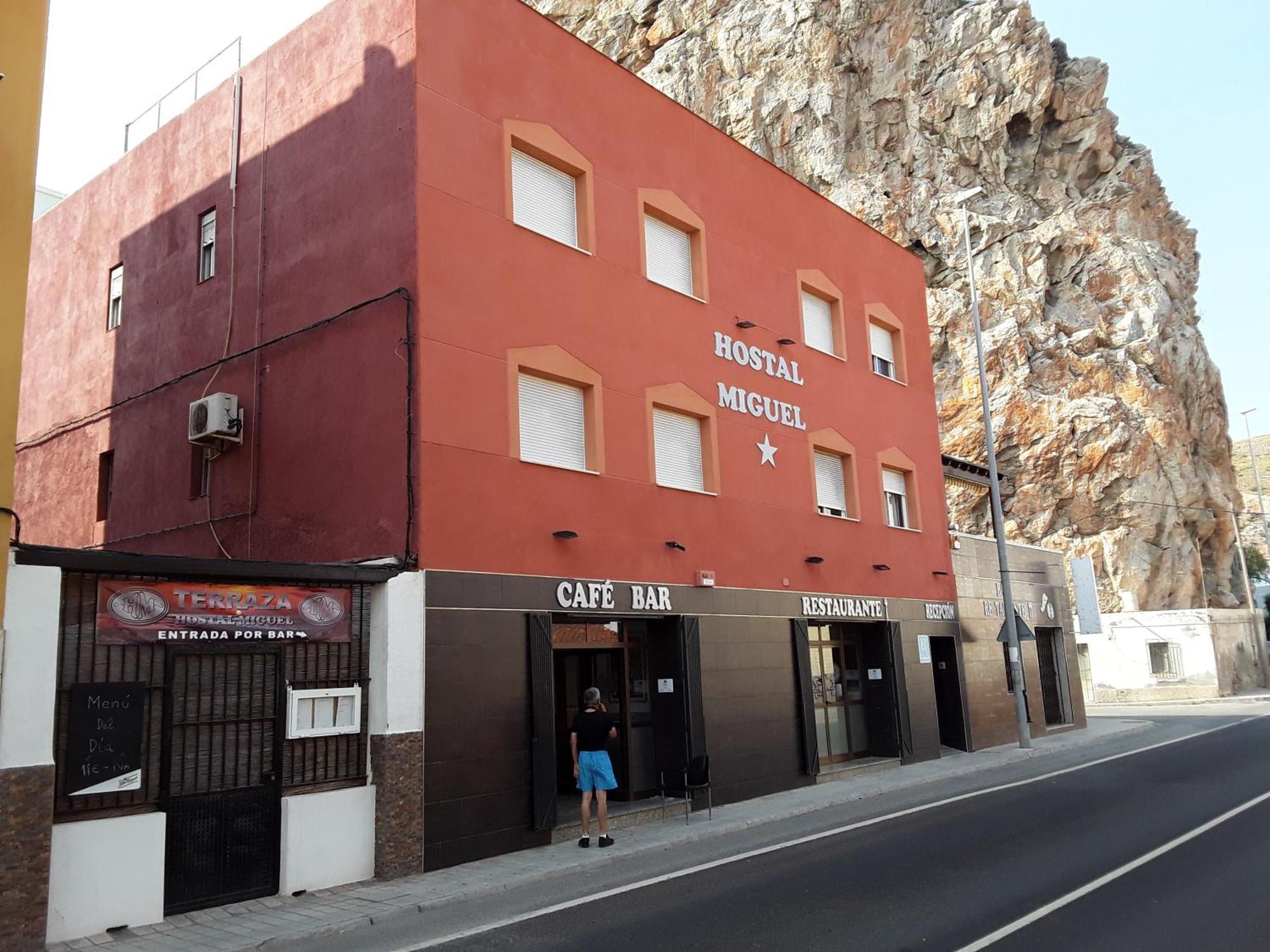 Hostal Miguel Calahonda Exterior photo